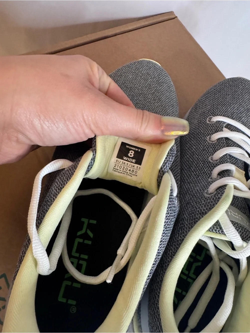 Kuru Flex Via women's sneaker Gray & Pale Yellow Athletic Sneakers Size 8